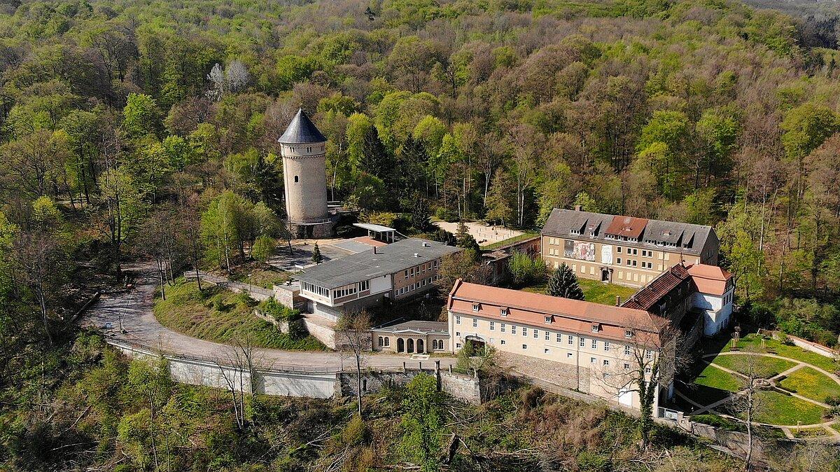 Luftaufnahme vom Schloss Osterstein. 